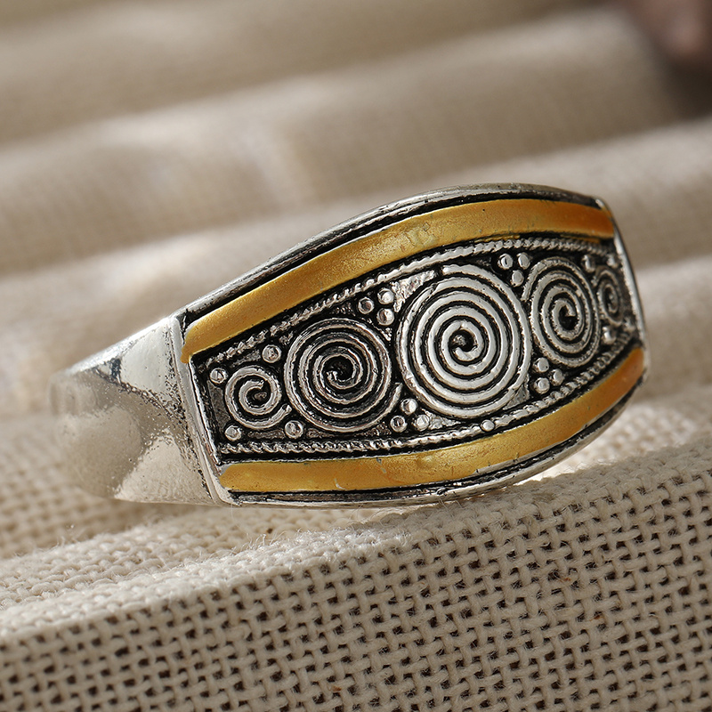 Women's Vintage Ethnic Two-Tone Spiral Pattern Wide Band Ring